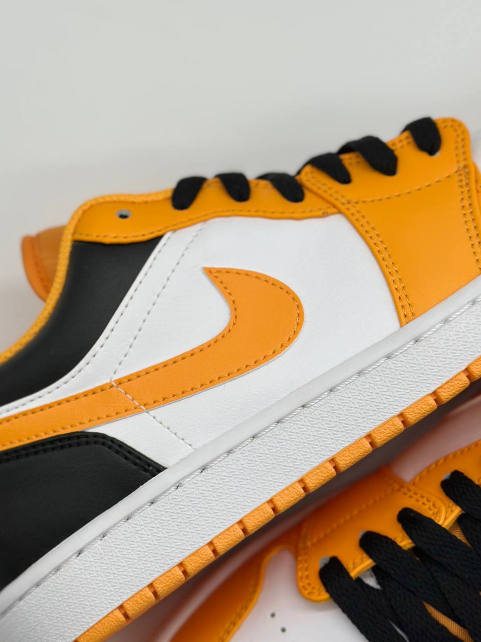 Jordan 1 Low Taxi